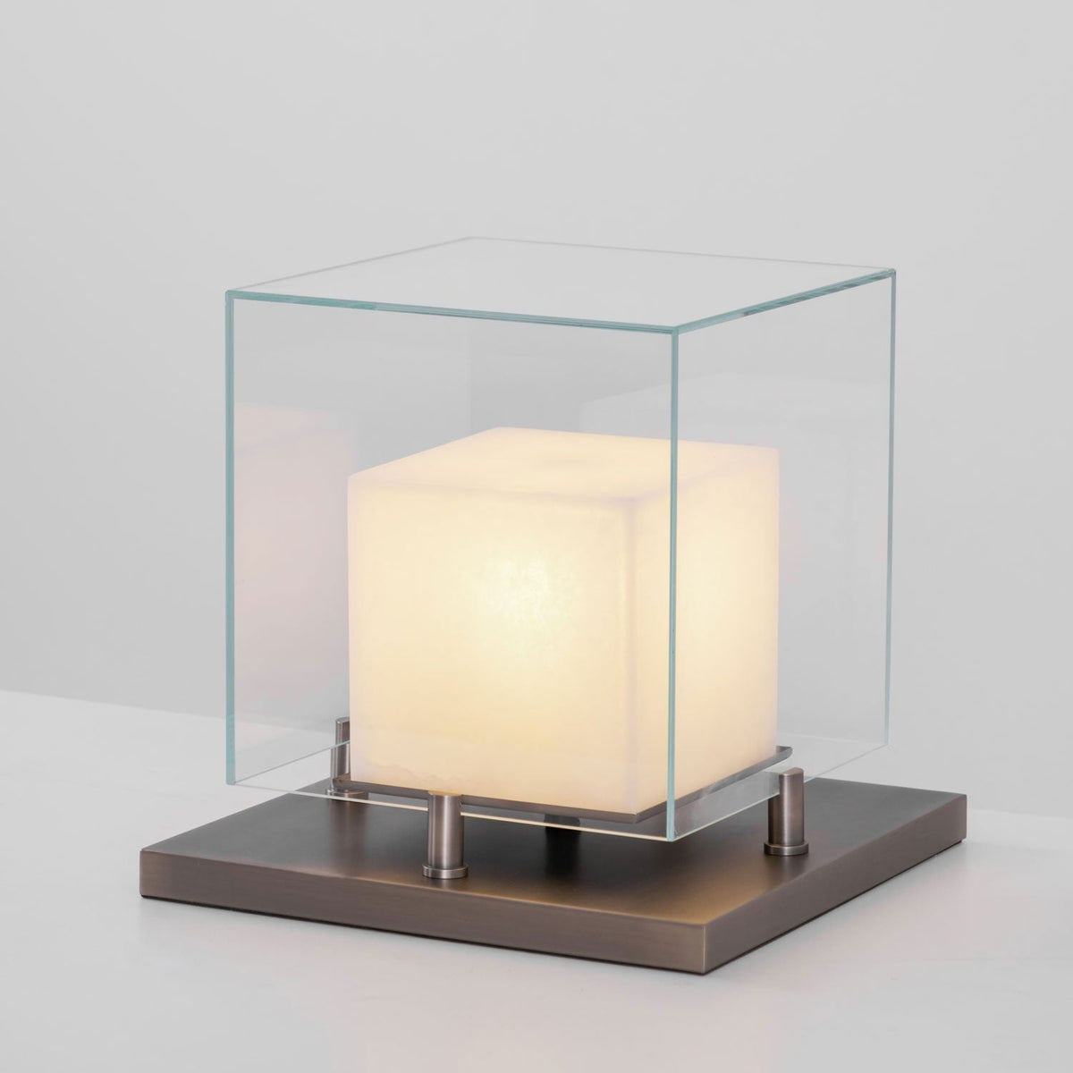 Cubo Alabaster Tischleuchte