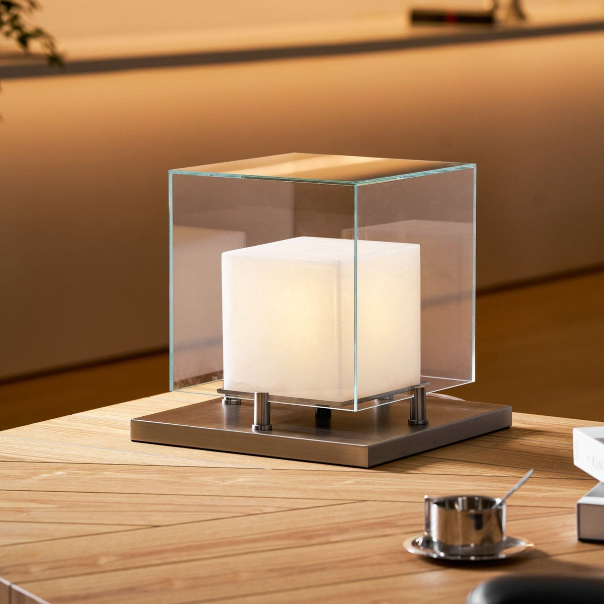 Cubo Alabaster Tischleuchte