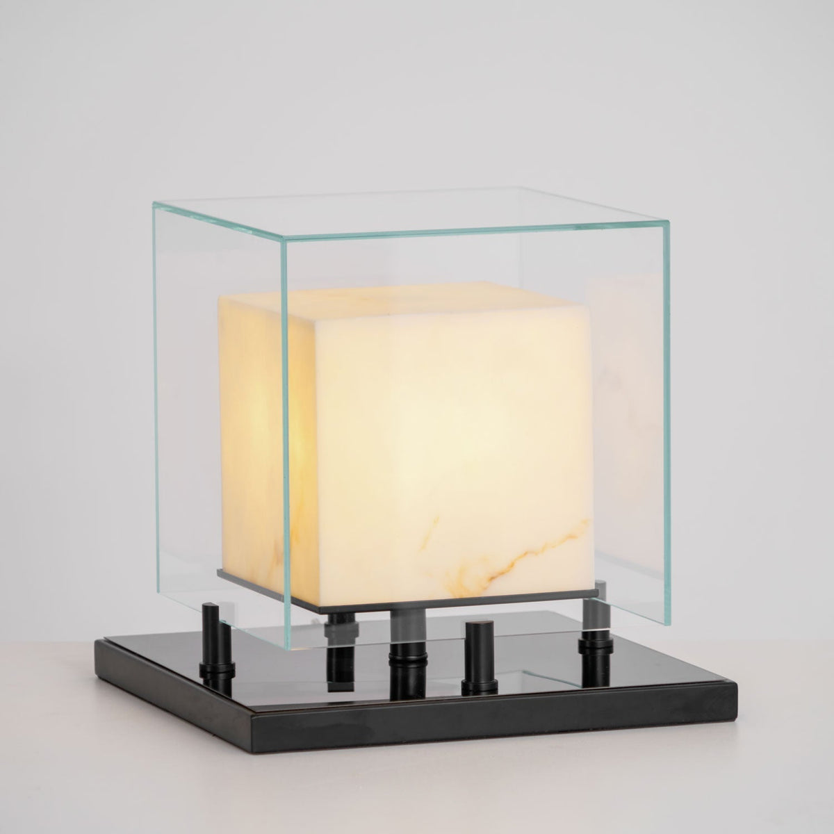 Cubo Alabaster Tischleuchte