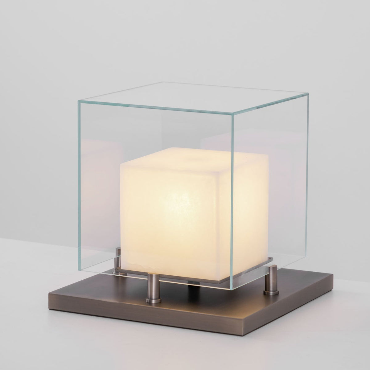 Cubo Alabaster Tischleuchte