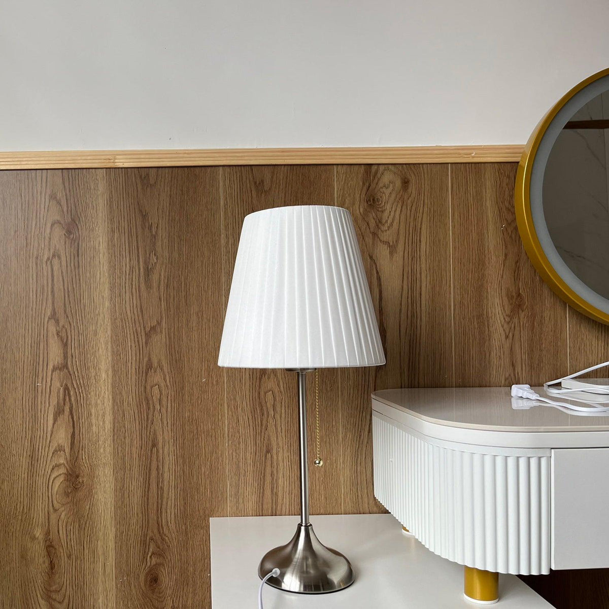 Simplicity Tischleuchte aus gefaltetem Stoff