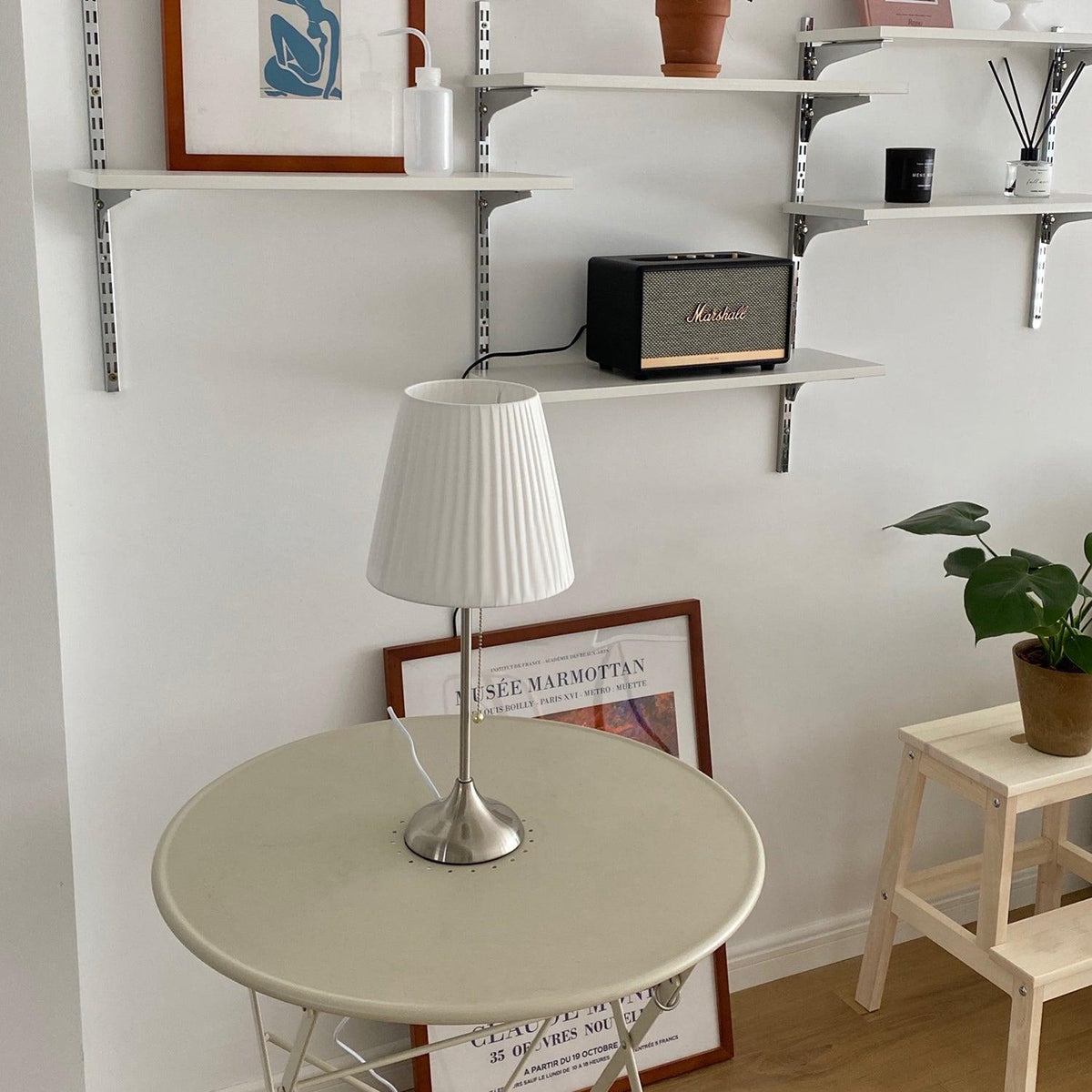 Simplicity Tischleuchte aus gefaltetem Stoff
