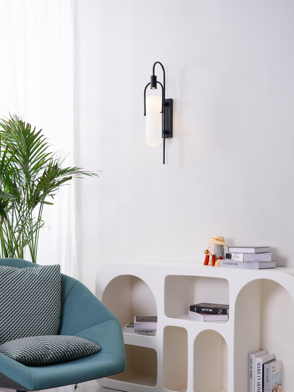 Liororaya Wandleuchte Arc aus Milchglas mit modernem Rahmen