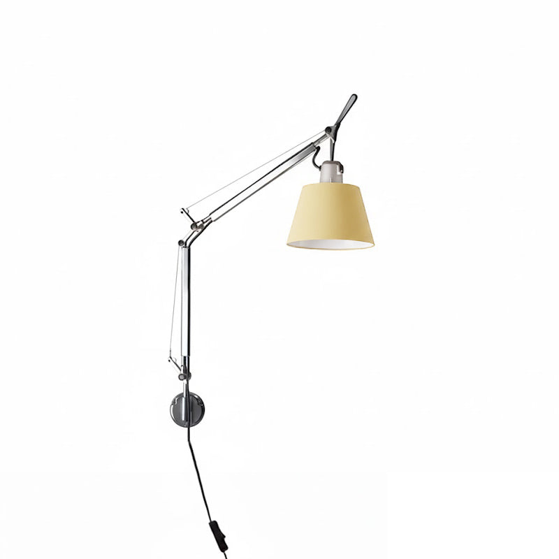 Costanza Wandleuchte mit Schwenkarm und Stecker
