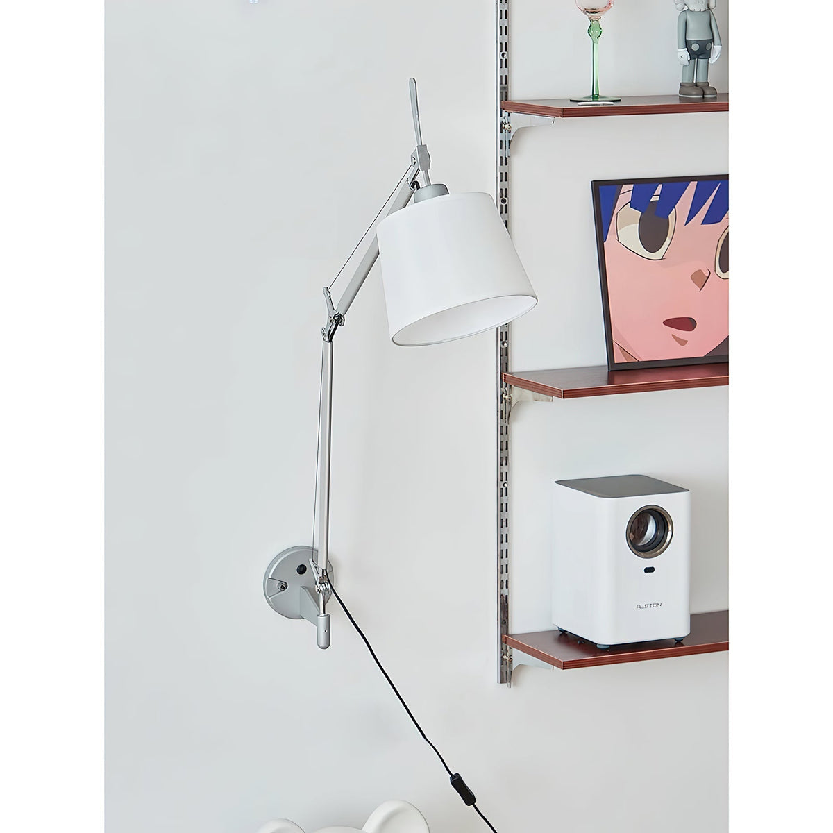 Costanza Wandleuchte mit Schwenkarm und Stecker