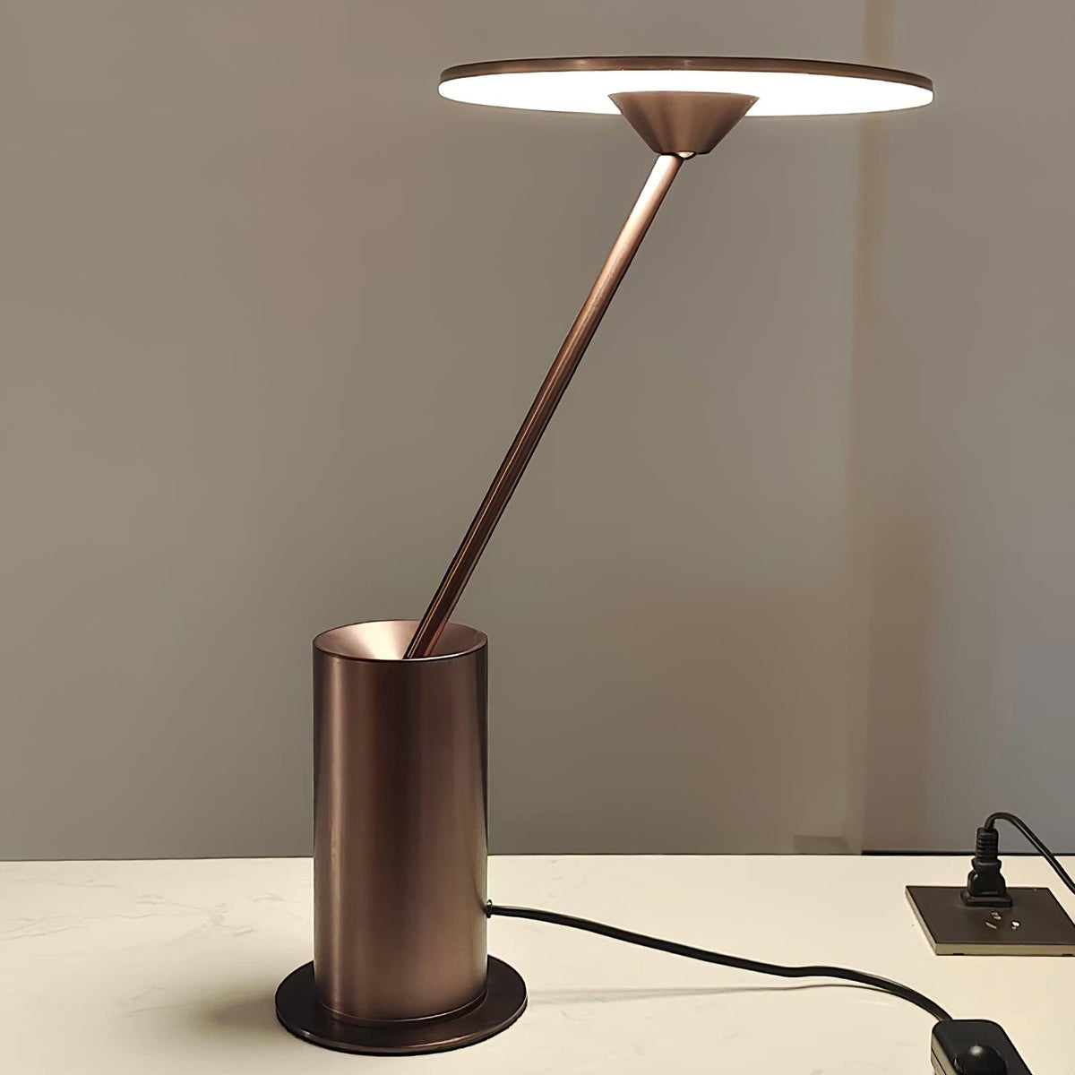 Feralielle Steel Minimalistische Tischleuchte