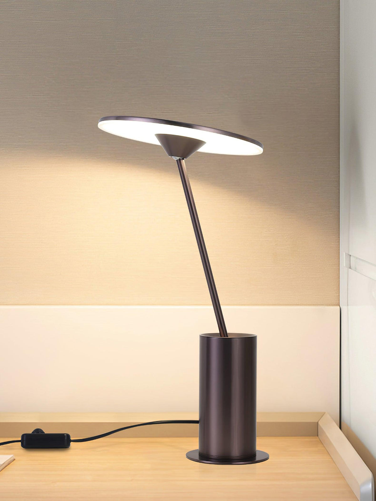 Feralielle Steel Minimalistische Tischleuchte