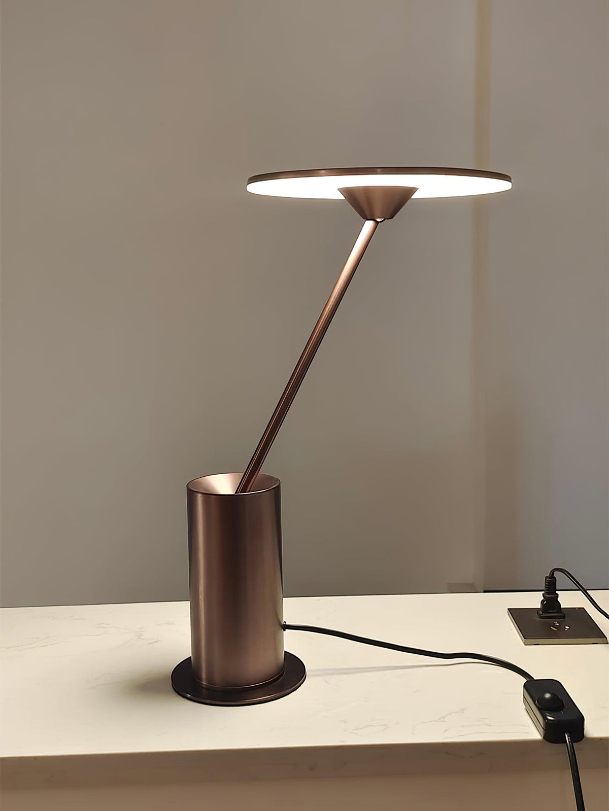 Feralielle Steel Minimalistische Tischleuchte