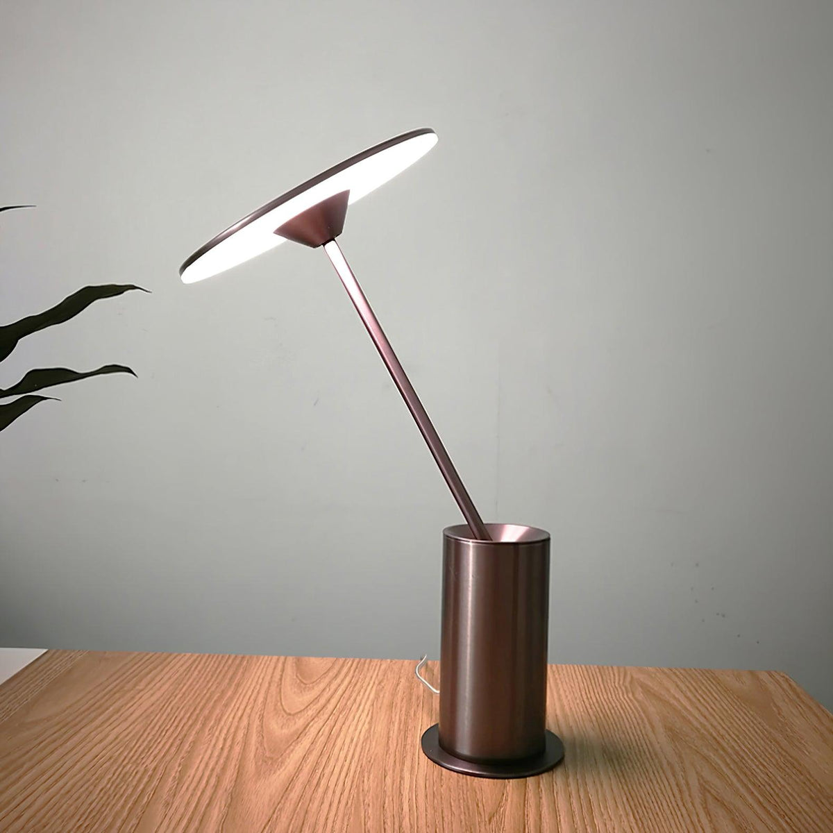 Feralielle Steel Minimalistische Tischleuchte