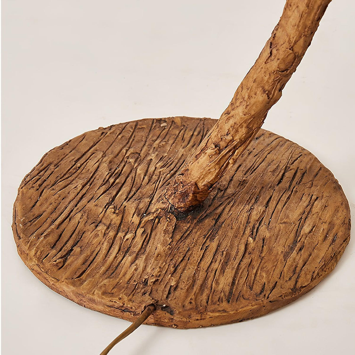 Ailo Stehleuchte aus Natur-Kunstharz