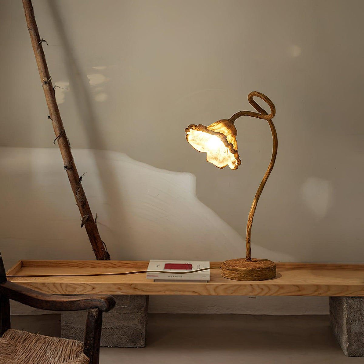 Velanella Kunstharz-Tischlampe