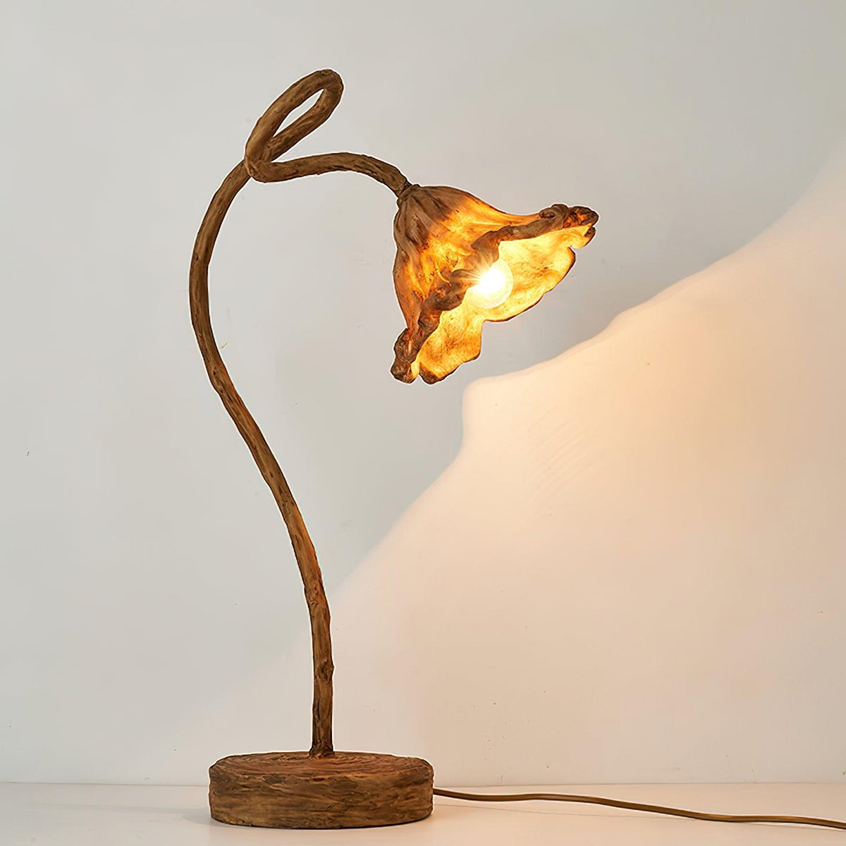 Velanella Kunstharz-Tischlampe