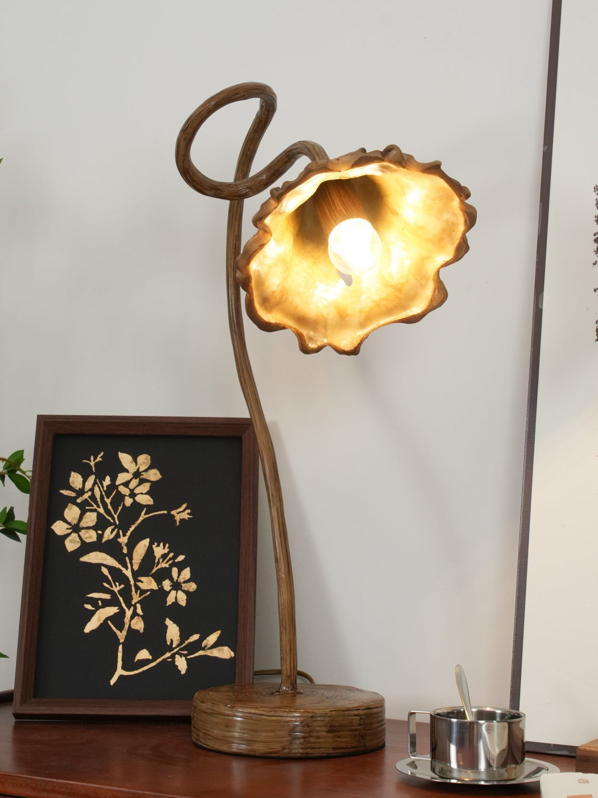 Velanella Kunstharz-Tischlampe
