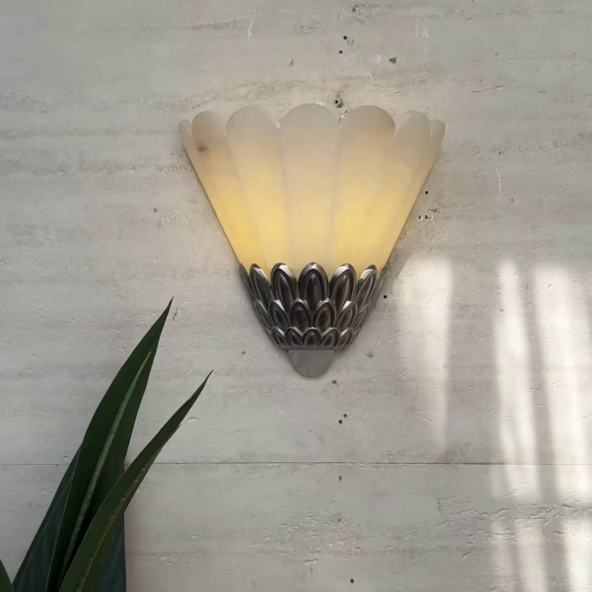 Marbe Vintage Alabaster Petal Wandleuchte