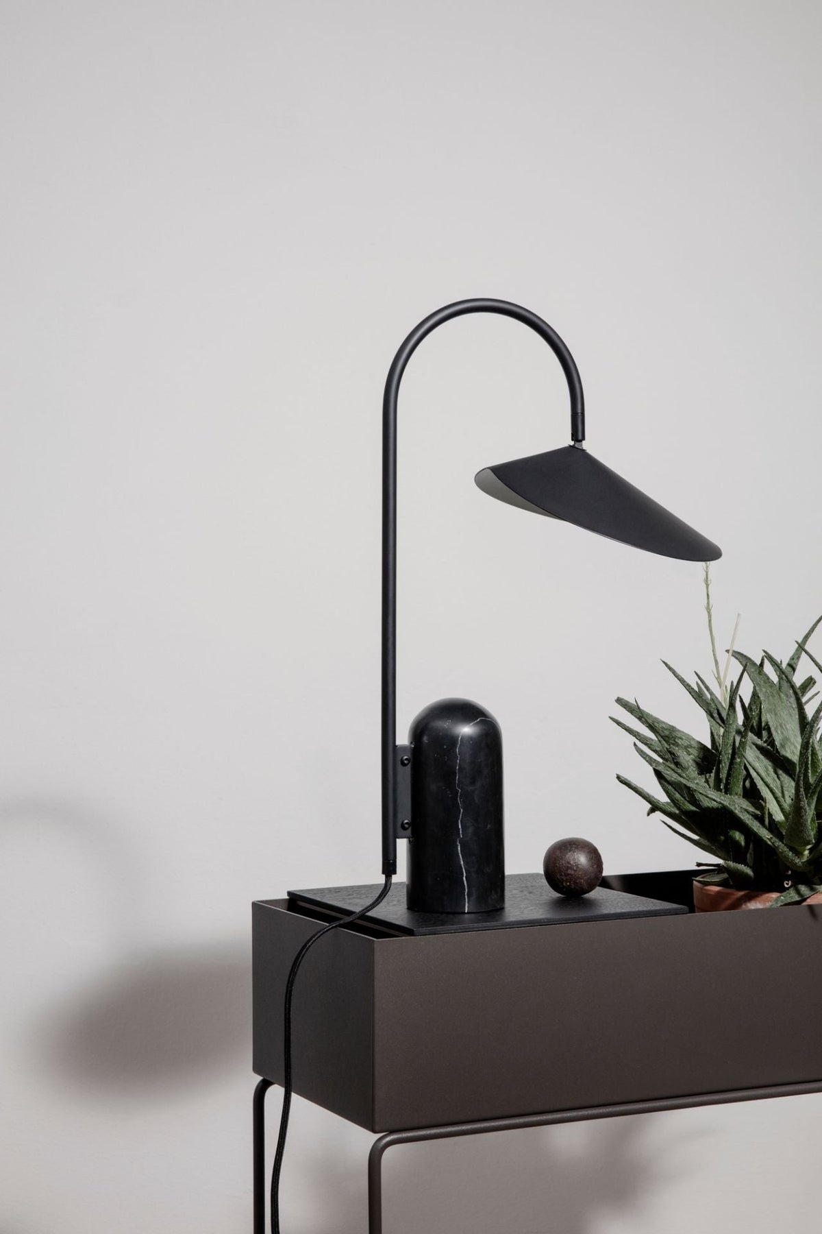 Selva Arc Leaf Tischlampe