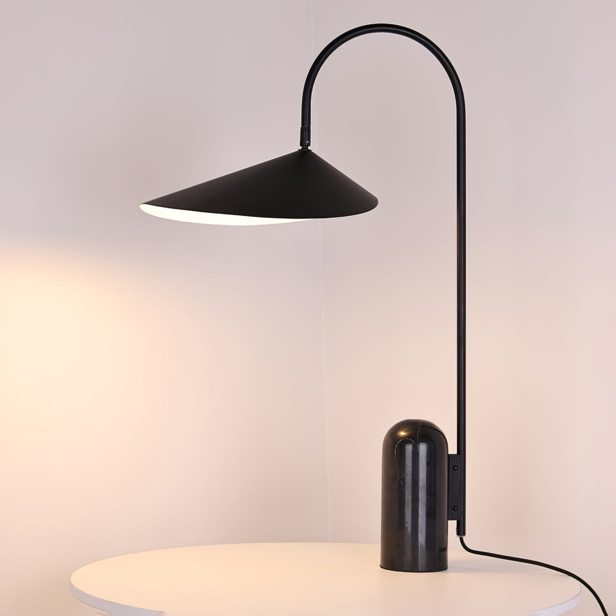 Selva Arc Leaf Tischlampe