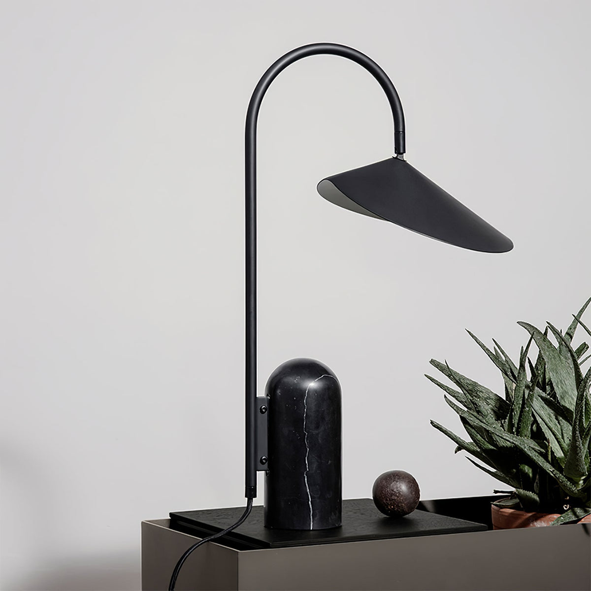 Selva Arc Leaf Tischlampe