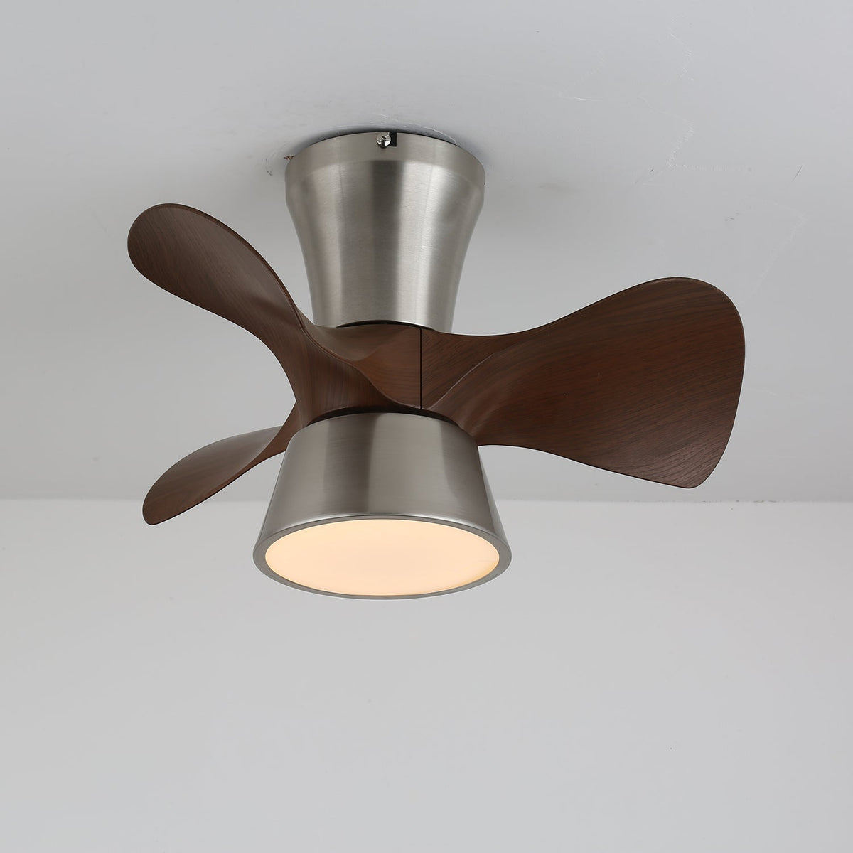 Nera Deckenventilator mit Beleuchtung aus Holz im modernen Stil