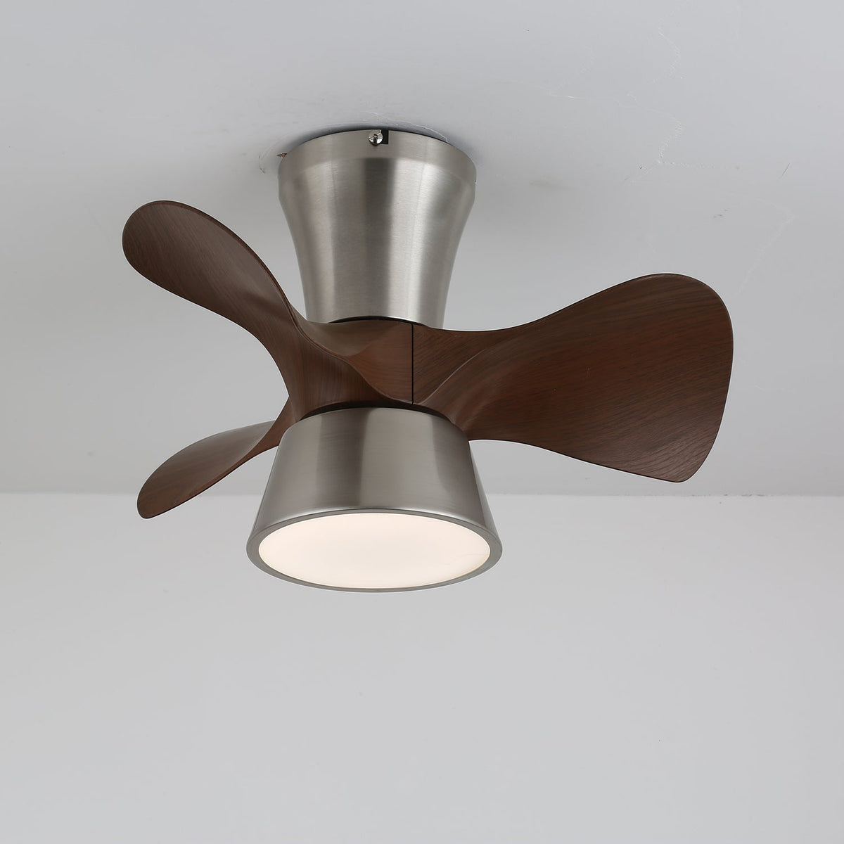 Nera Deckenventilator mit Beleuchtung aus Holz im modernen Stil