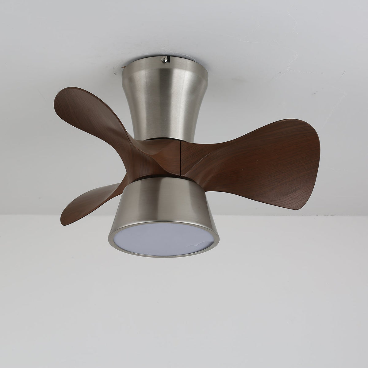 Nera Deckenventilator mit Beleuchtung aus Holz im modernen Stil