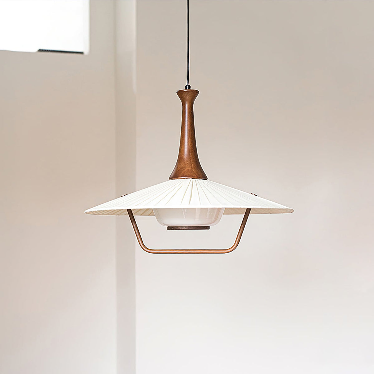 Vionne Pendelleuchte aus Holz und Weiß im Mid-Century-Stil