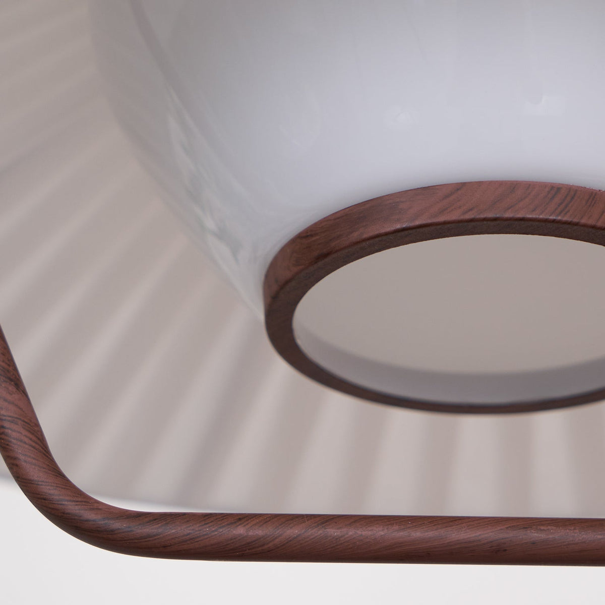 Vionne Pendelleuchte aus Holz und Weiß im Mid-Century-Stil