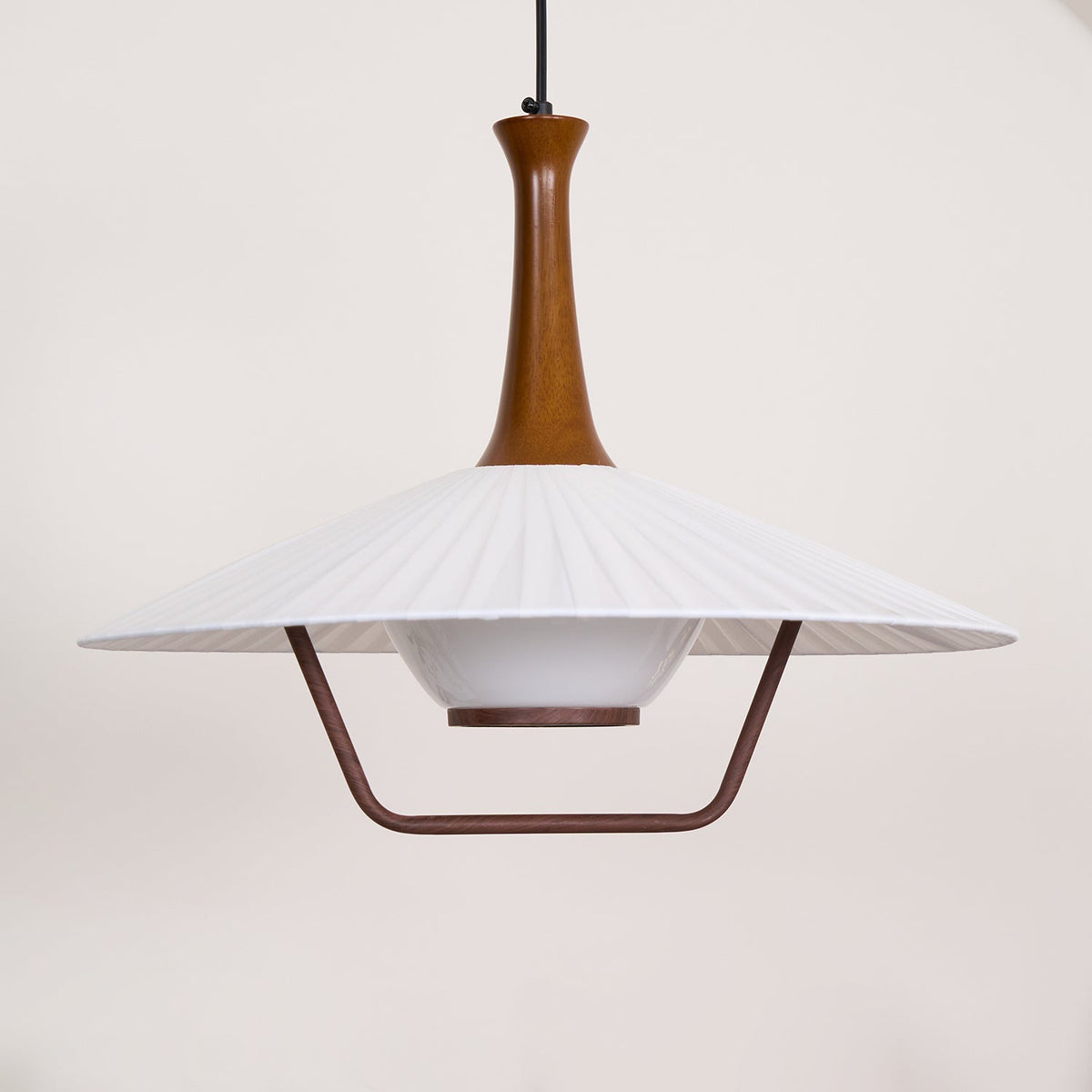 Vionne Pendelleuchte aus Holz und Weiß im Mid-Century-Stil