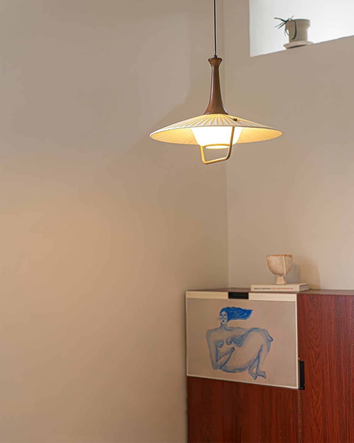 Vionne Pendelleuchte aus Holz und Weiß im Mid-Century-Stil