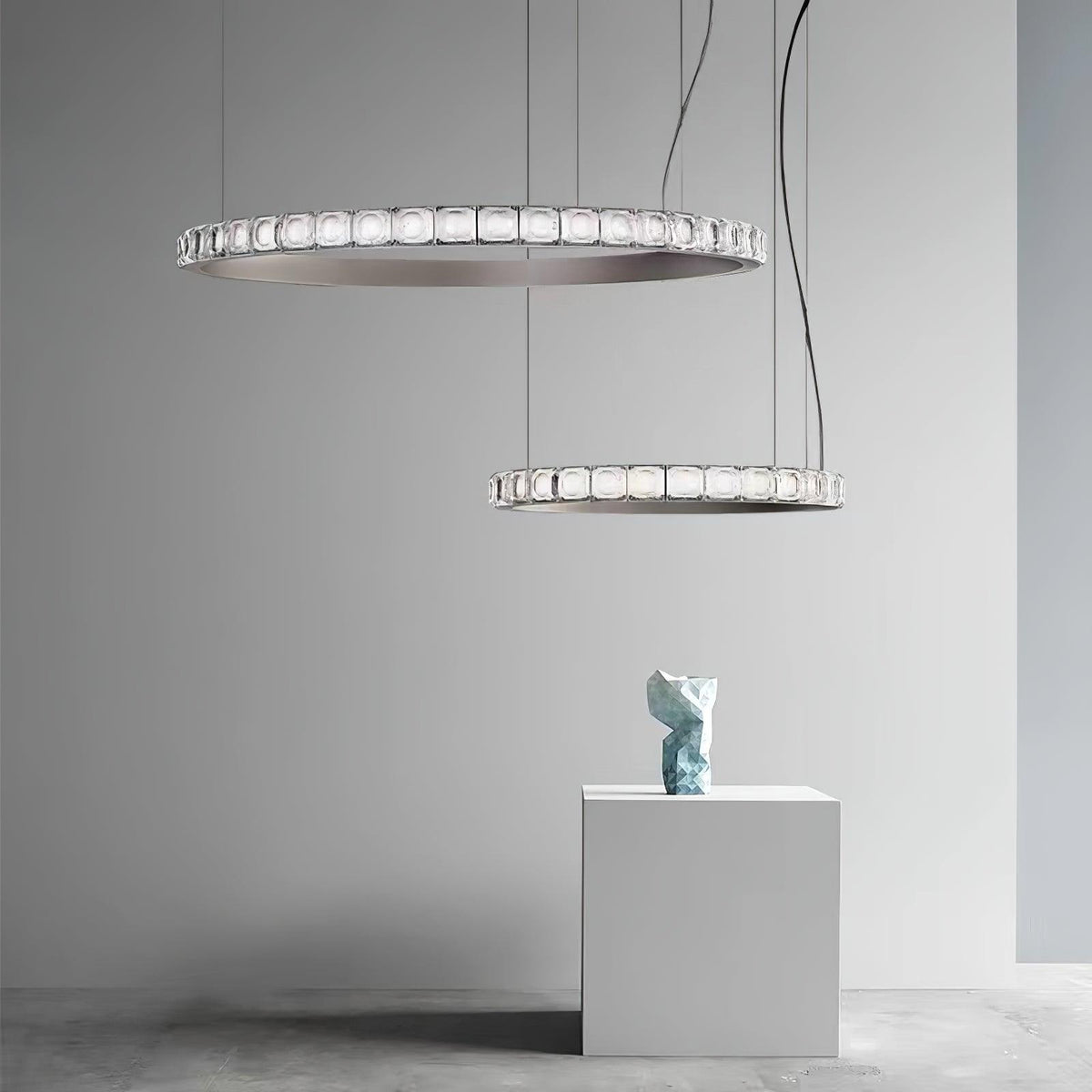 Avzorion zeitgenössischer minimalistischer Kronleuchter aus Glas