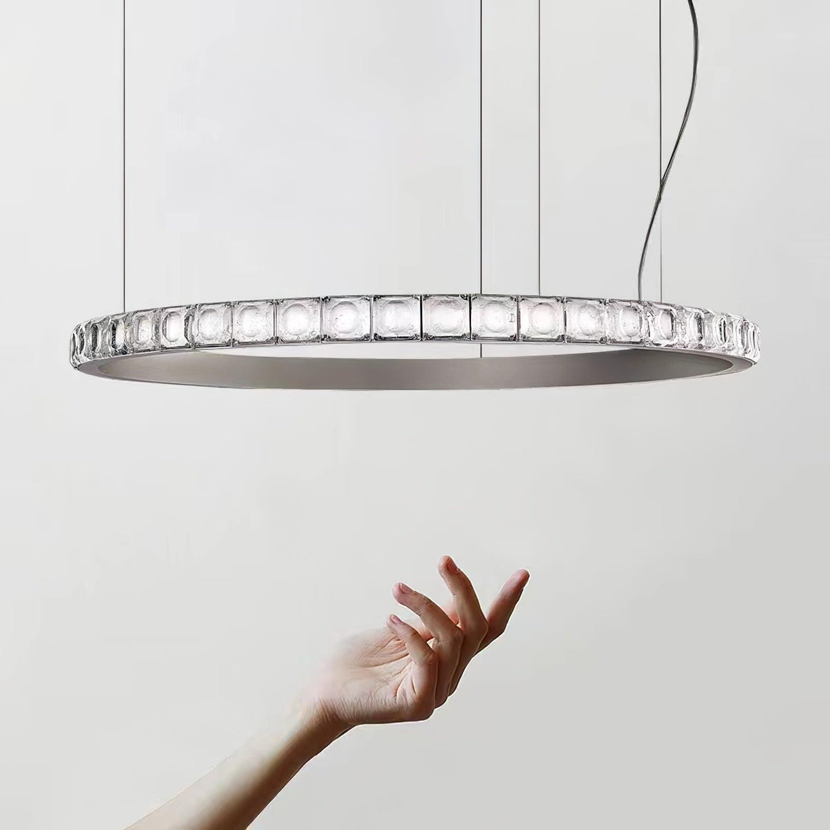 Avzorion zeitgenössischer minimalistischer Kronleuchter aus Glas