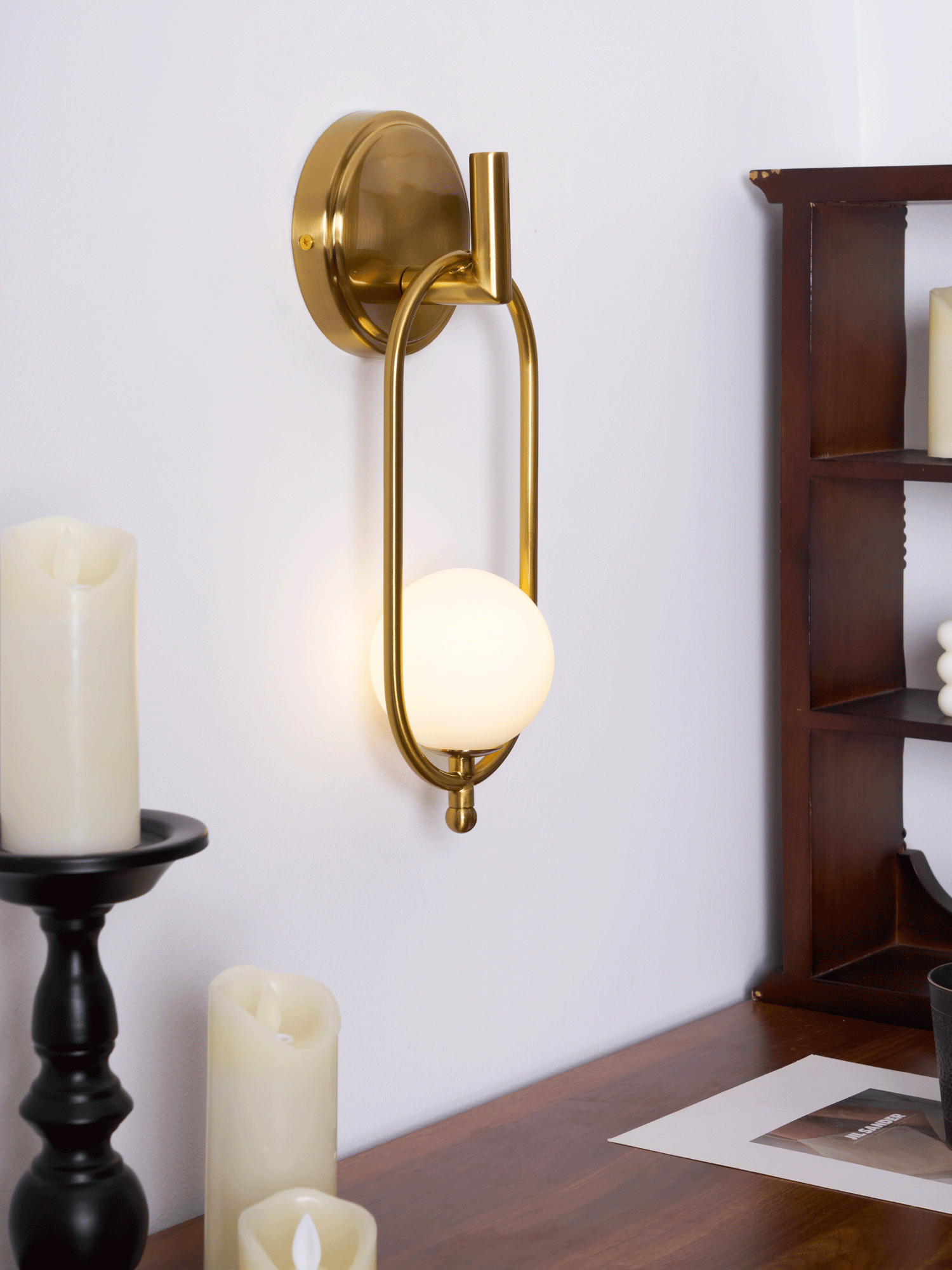 Cumirisra zeitgenössische minimalistische Messing-Glas-Wandleuchte