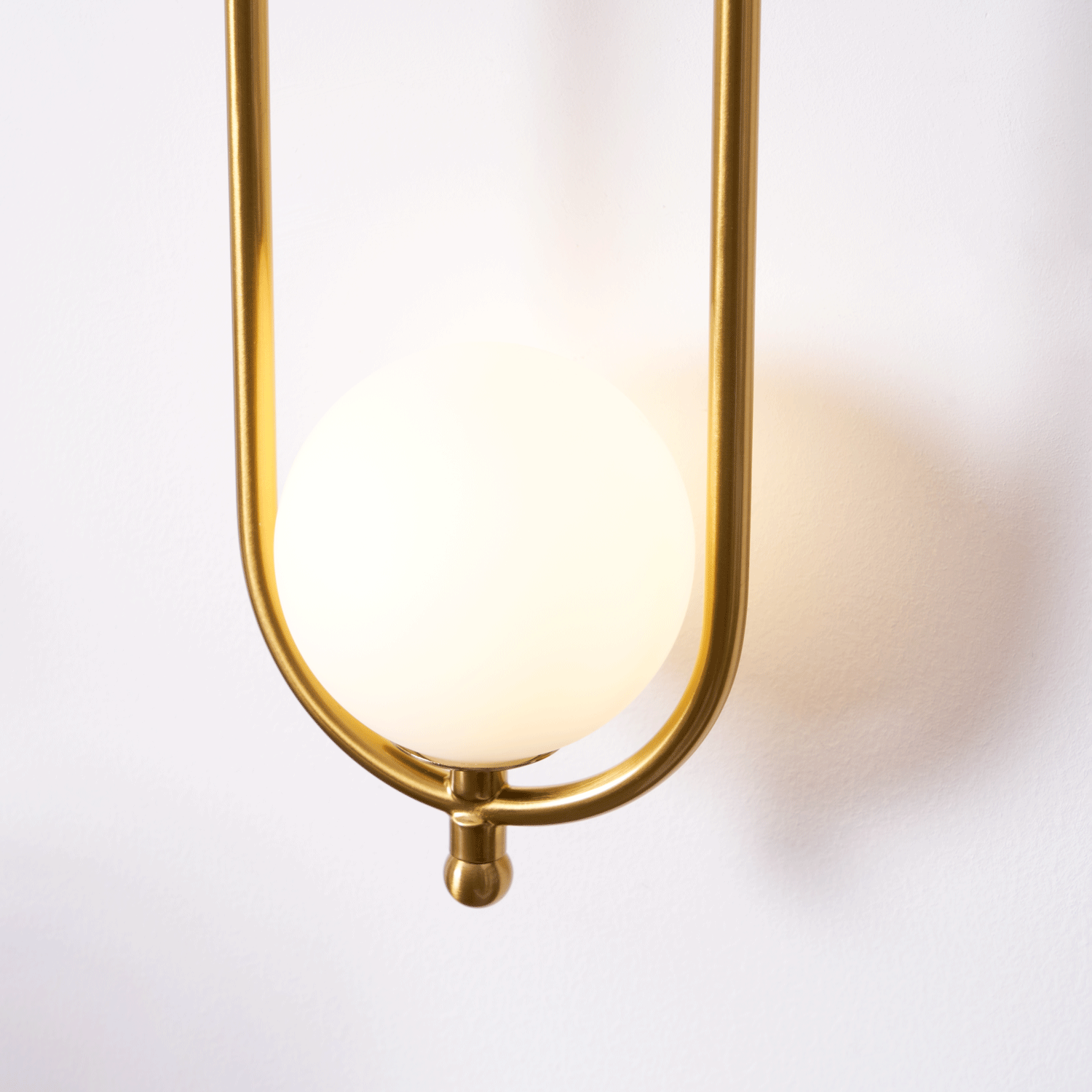 Cumirisra zeitgenössische minimalistische Messing-Glas-Wandleuchte