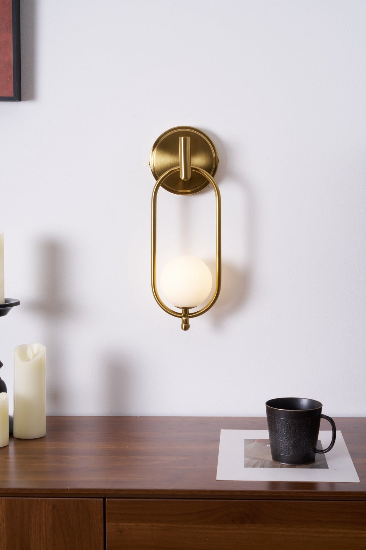 Cumirisra zeitgenössische minimalistische Messing-Glas-Wandleuchte