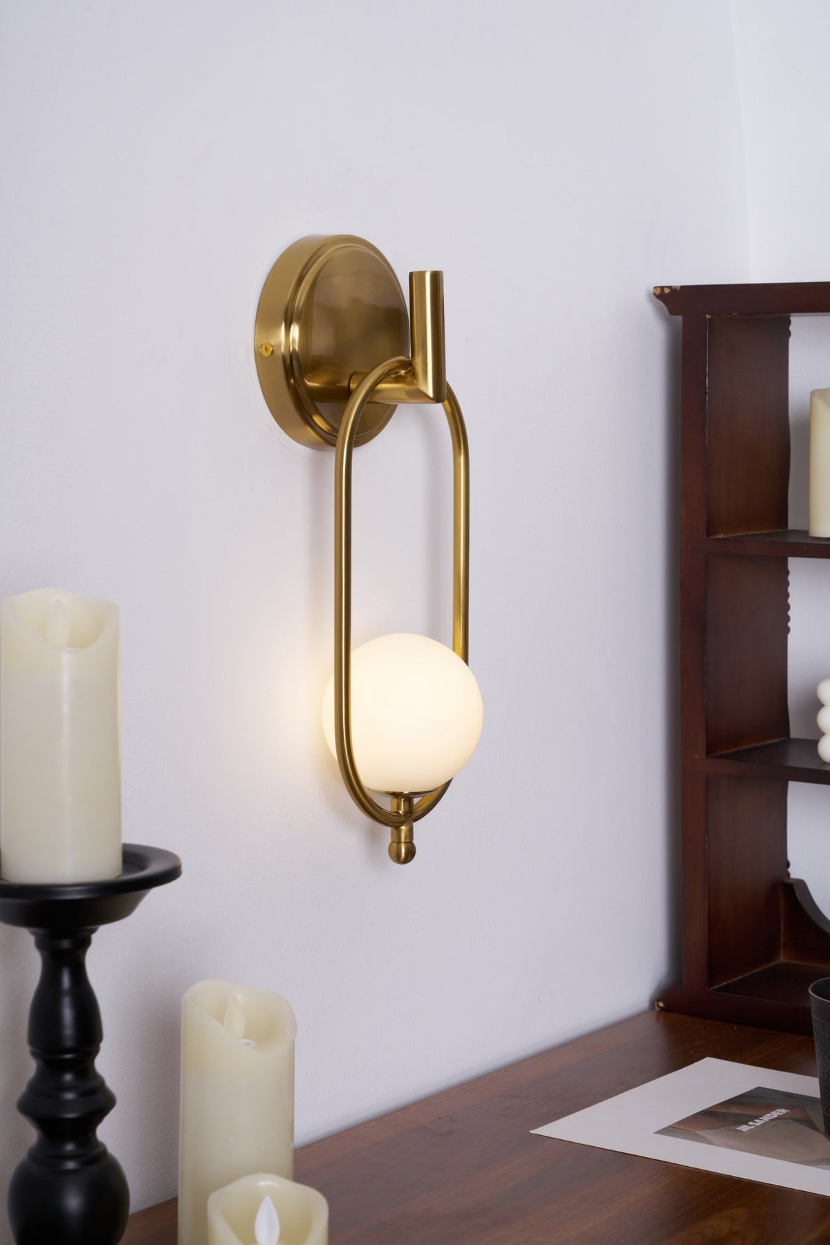 Cumirisra zeitgenössische minimalistische Messing-Glas-Wandleuchte