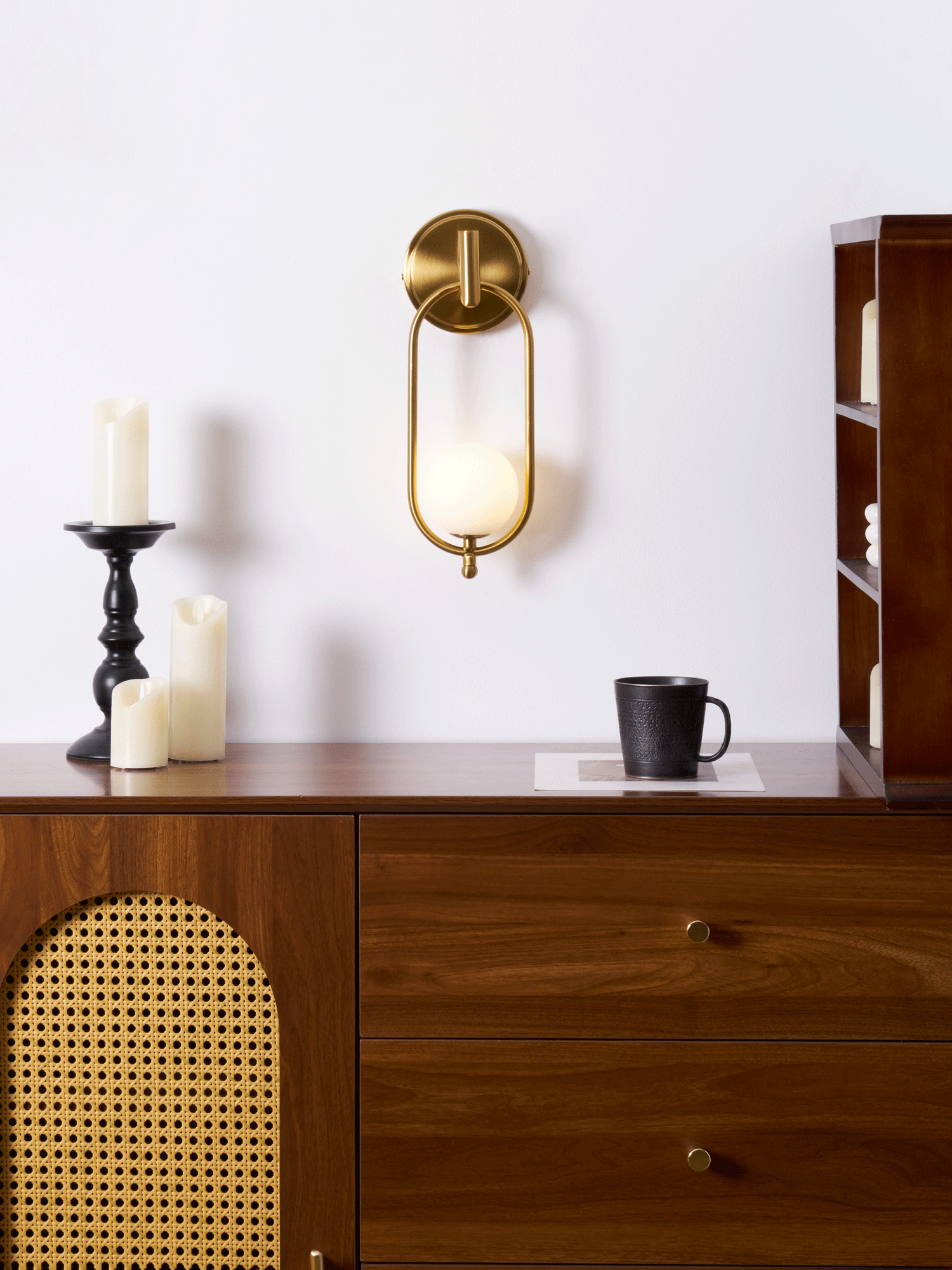 Cumirisra zeitgenössische minimalistische Messing-Glas-Wandleuchte