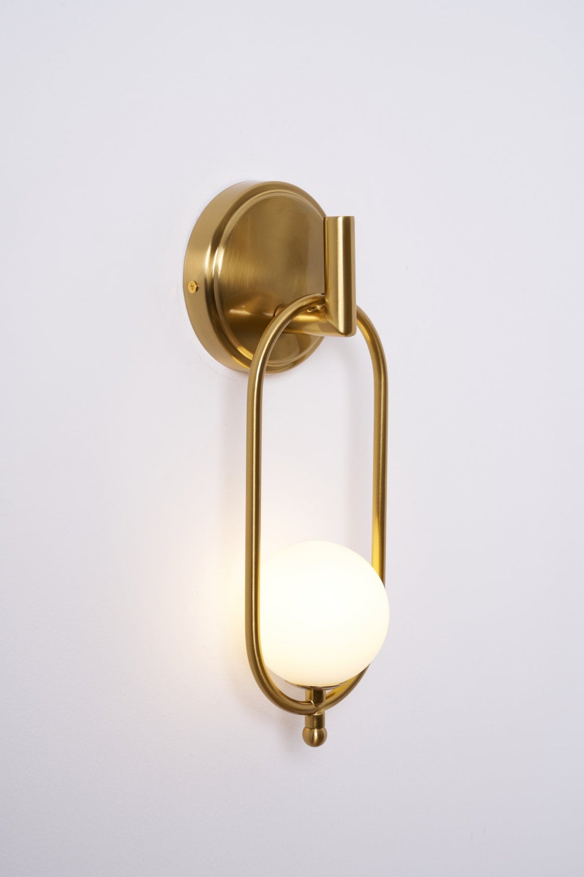 Cumirisra zeitgenössische minimalistische Messing-Glas-Wandleuchte