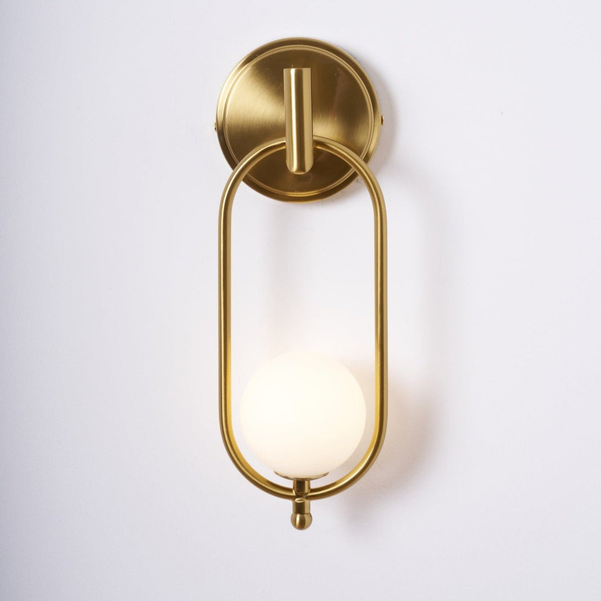Cumirisra zeitgenössische minimalistische Messing-Glas-Wandleuchte