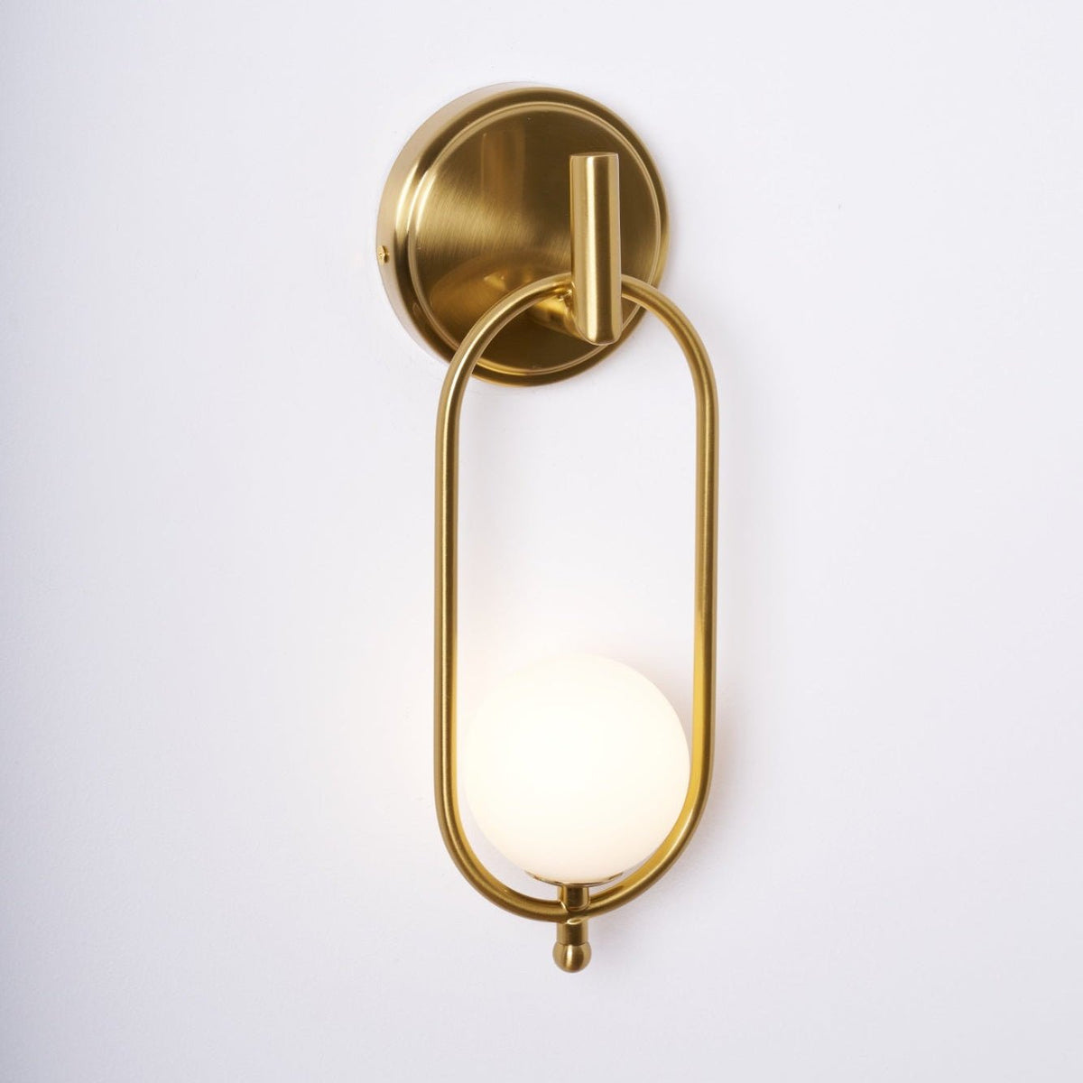 Cumirisra zeitgenössische minimalistische Messing-Glas-Wandleuchte