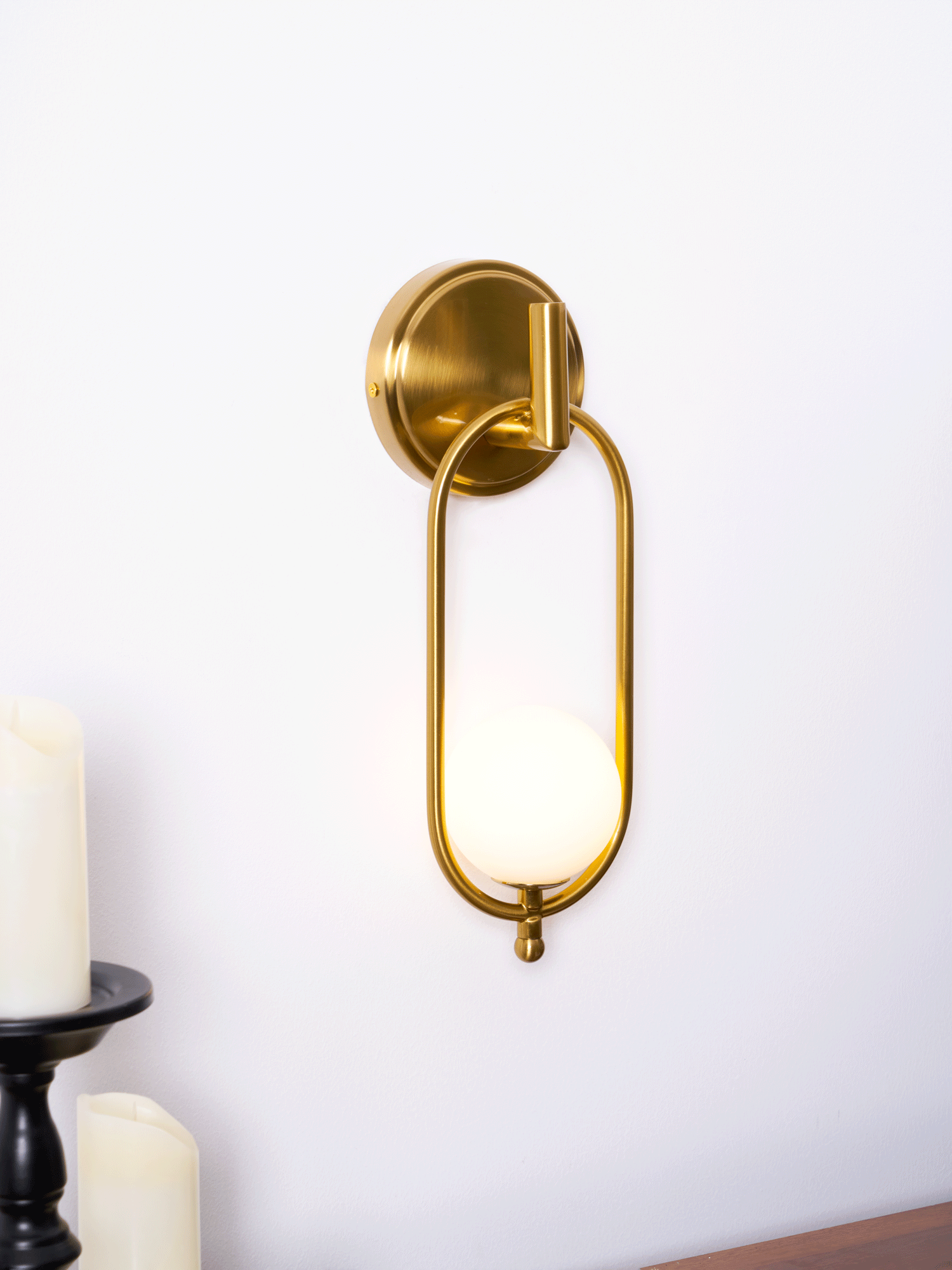 Cumirisra zeitgenössische minimalistische Messing-Glas-Wandleuchte