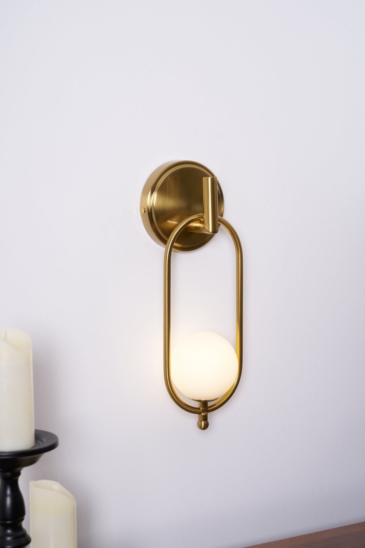 Cumirisra zeitgenössische minimalistische Messing-Glas-Wandleuchte