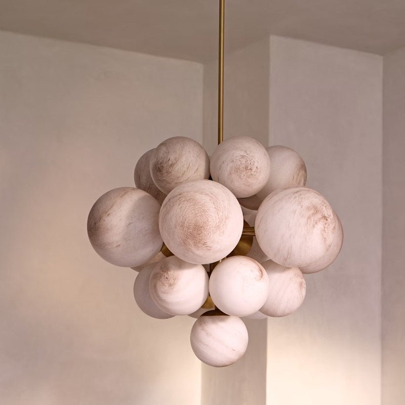 Niveora Kronleuchter aus Alabaster in Kieselsteinform