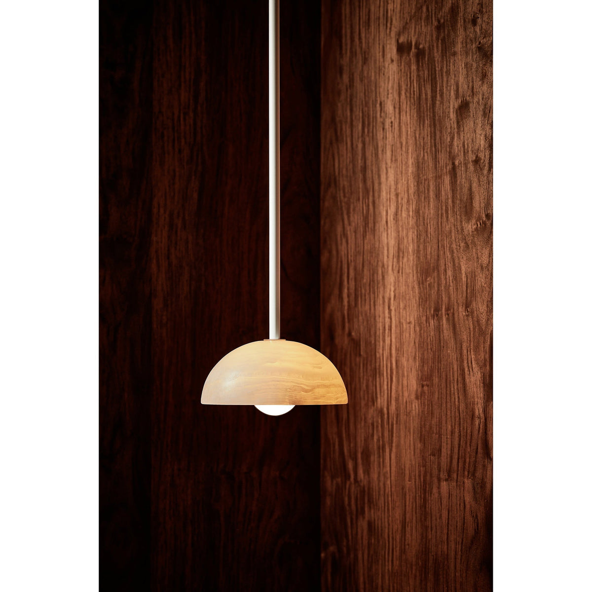 Eronex zeitgenössische minimalistische Eleganz Pendelleuchte aus Messing mit Glaskolben
