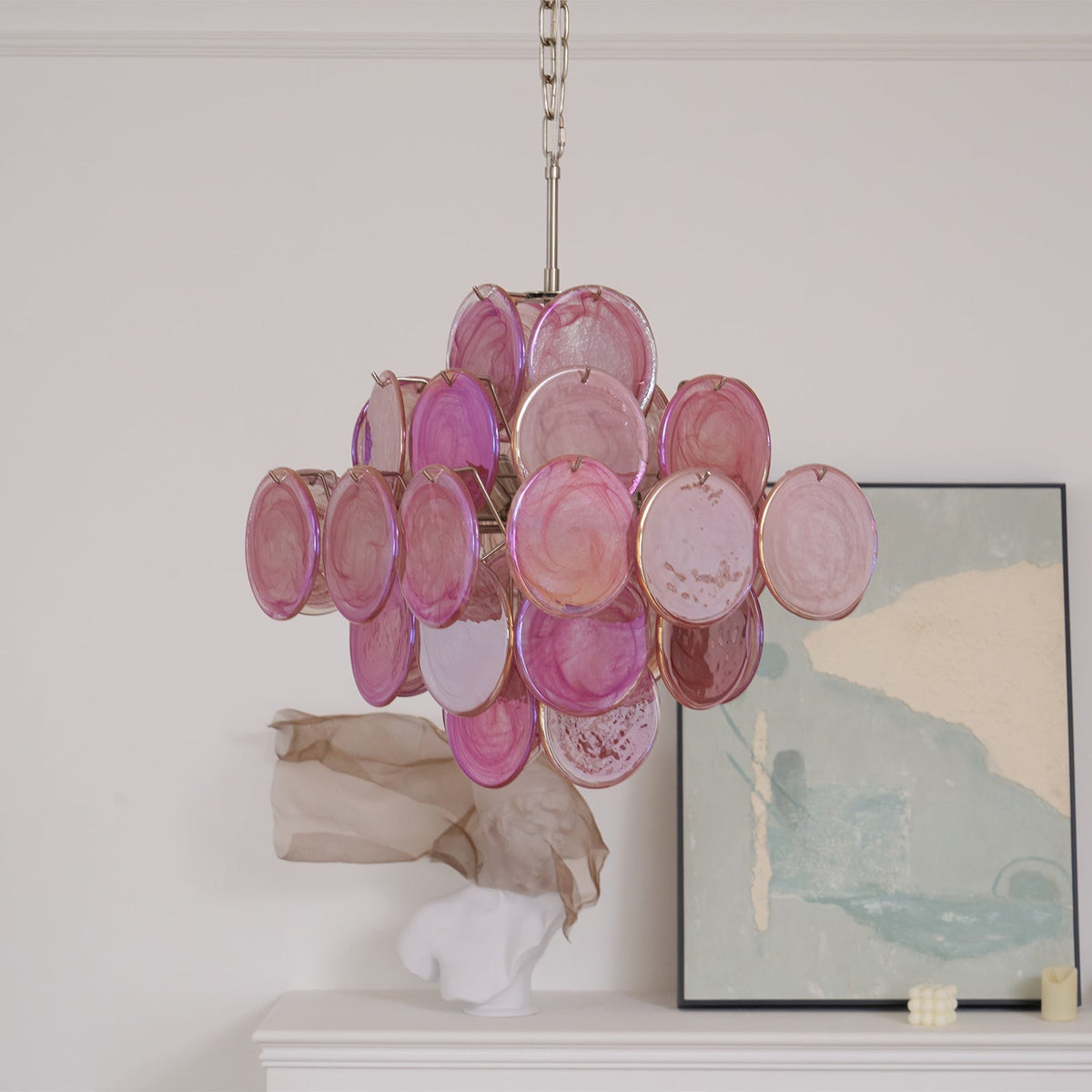 Celeian Kronleuchter aus rosa irisierendem Glas in geschichteter romantischer Form