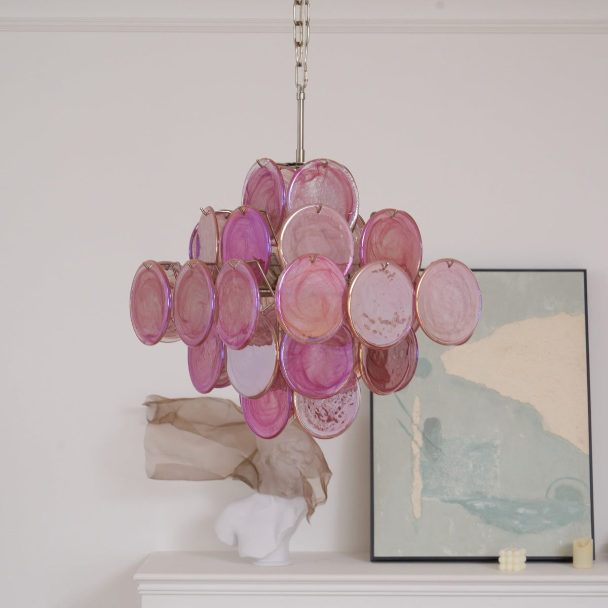 Celeian Kronleuchter aus rosa irisierendem Glas in geschichteter romantischer Form