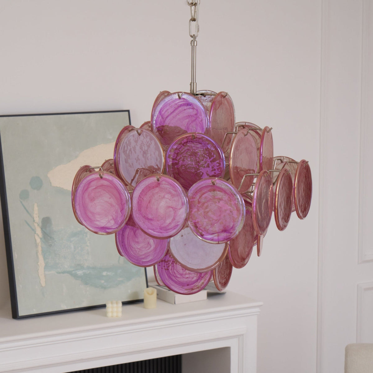 Celeian Kronleuchter aus rosa irisierendem Glas in geschichteter romantischer Form
