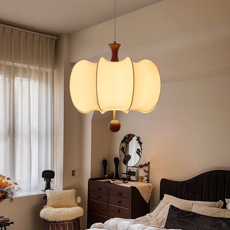 Elvelise Pendelleuchte aus Stoff und Holz