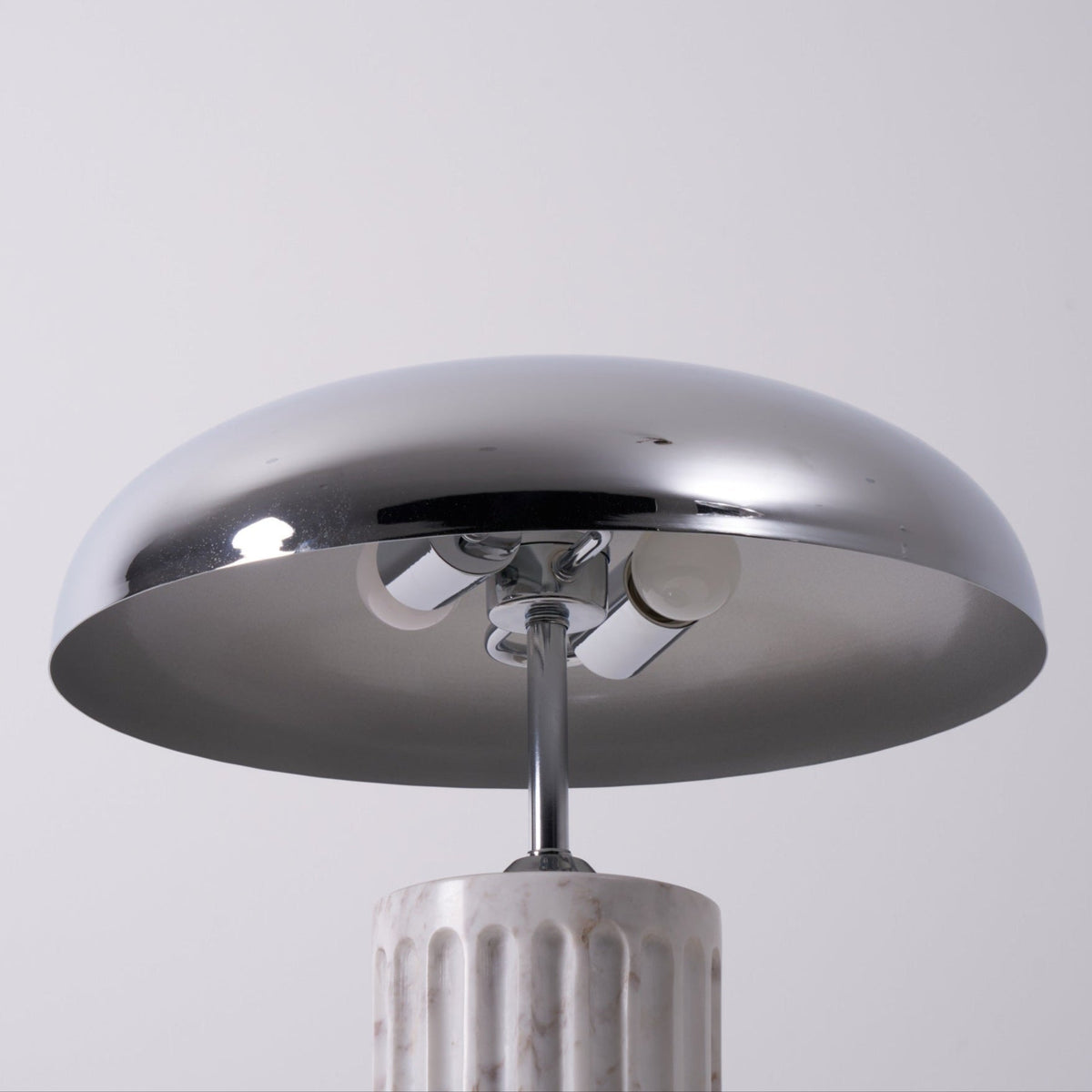Zenith zeitgenössische Tischleuchte aus Marmor