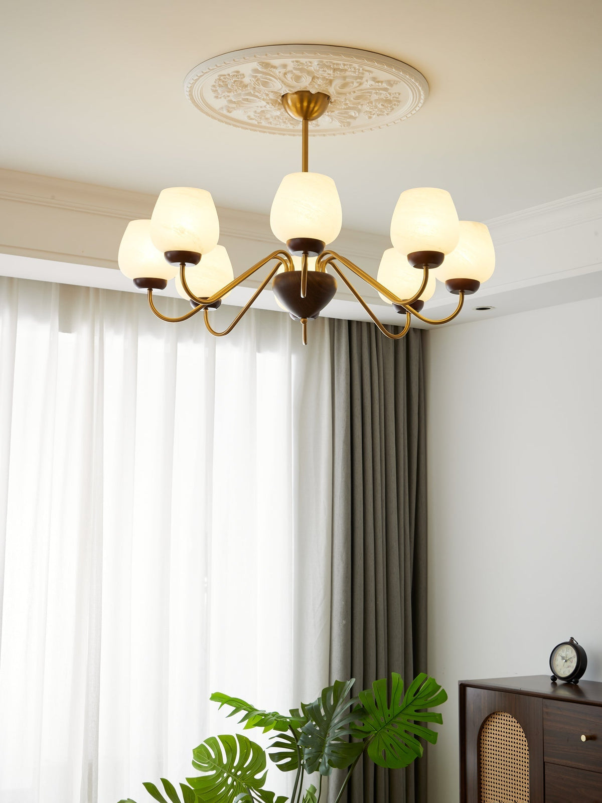 Sytheiel Premium Elegance Kronleuchter aus Holz und Glas