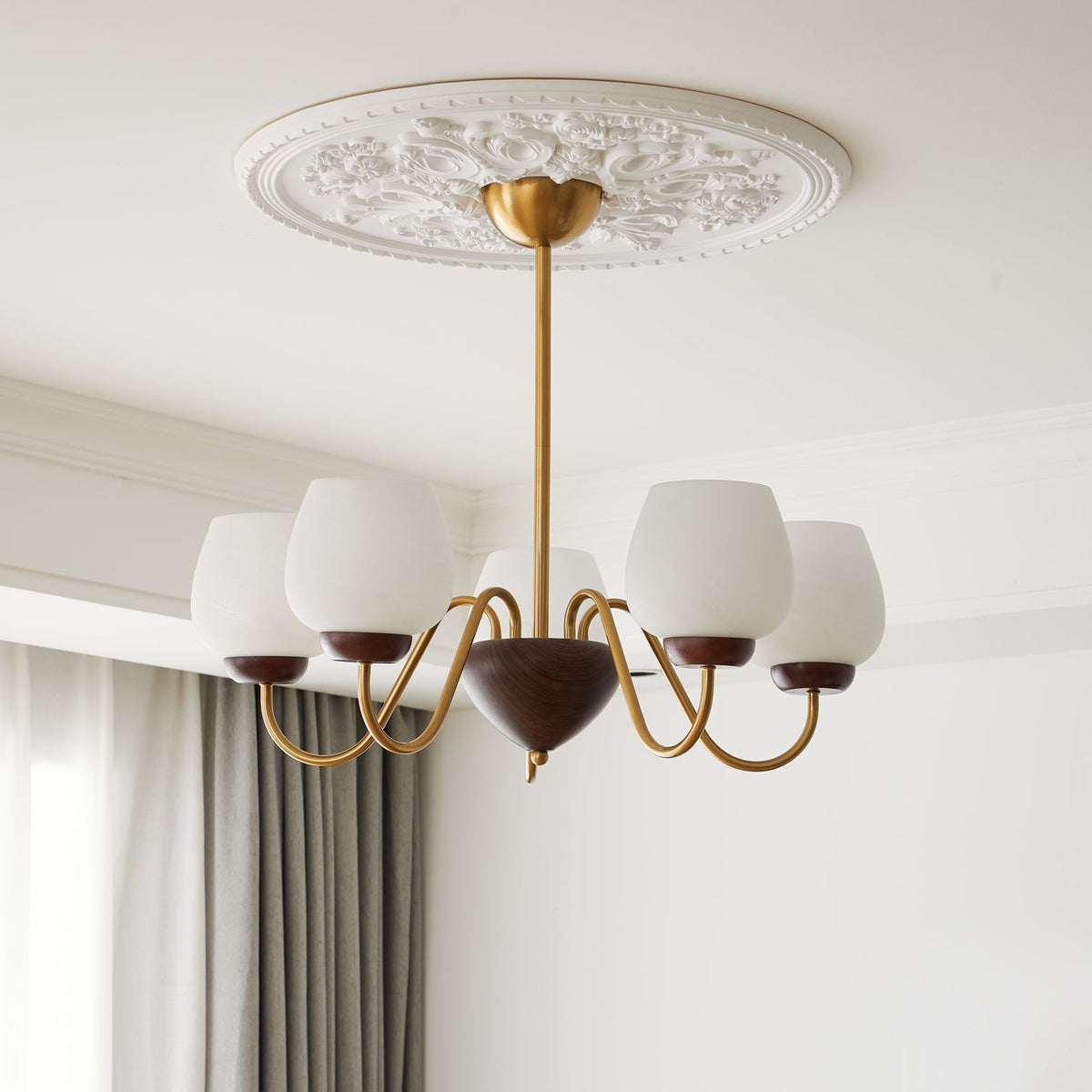 Sytheiel Premium Elegance Kronleuchter aus Holz und Glas