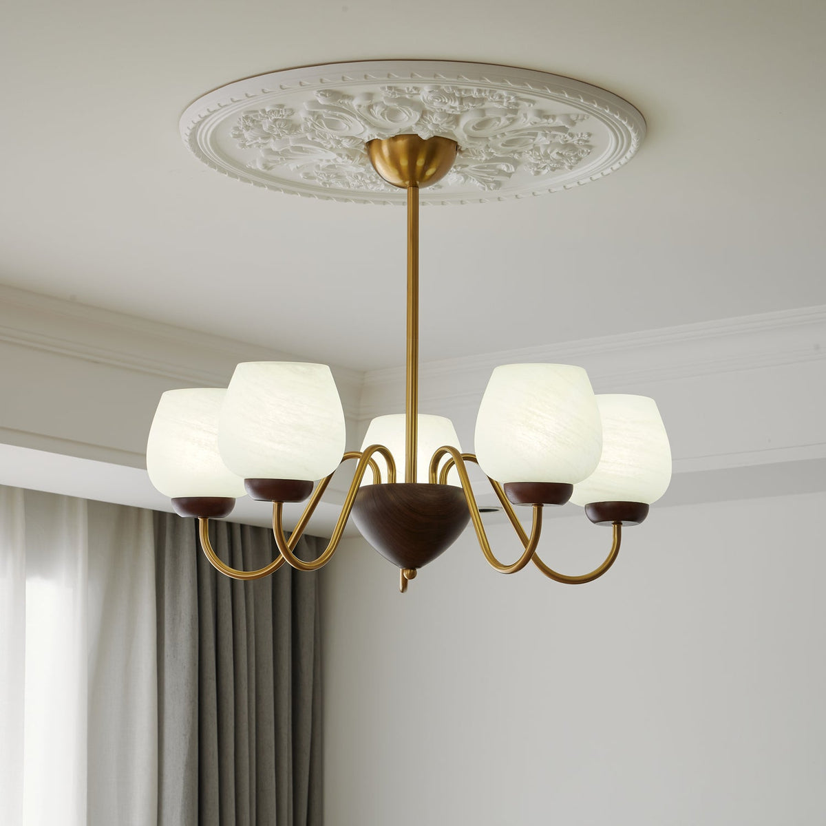 Sytheiel Premium Elegance Kronleuchter aus Holz und Glas